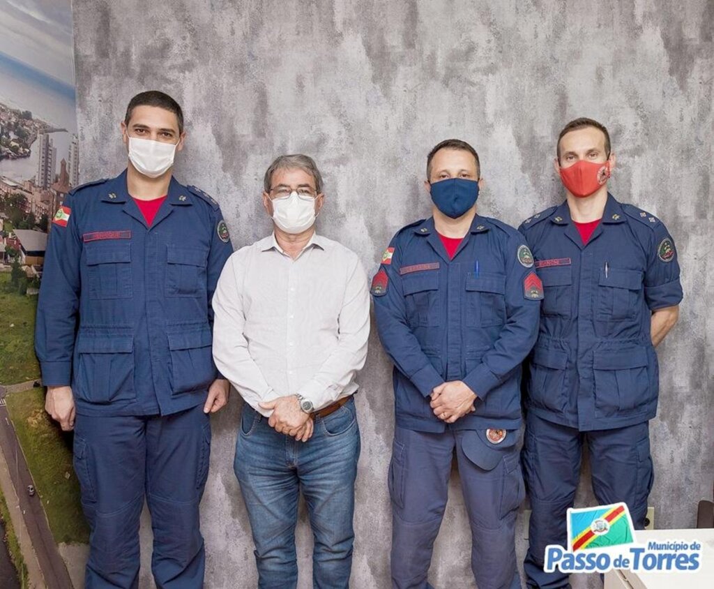 PREFEITO VALMIR RECEBE COMANDANTES  DE BOMBEIROS MILITAR DA REGIÃO EM PASSO DE TORRES