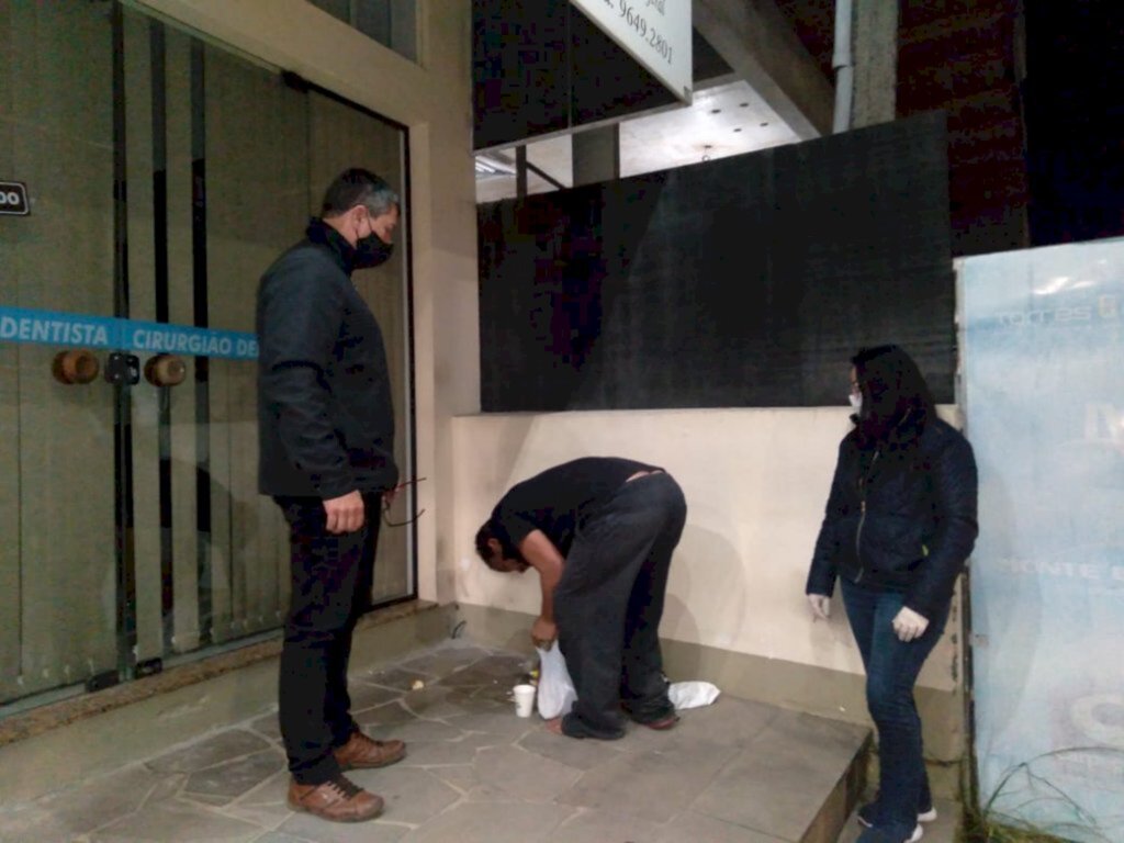 ABORDAGEM À POPULAÇÃO EM SITUAÇÃO DE RUA SERÁ INTENSIFICADA DURANTE A NOITE EM TORRES