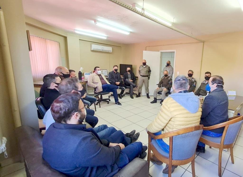 COMANDO DA BM DO LITORAL PARTICIPA DE REUNIÃO COM EXECUTIVO E EMPRESÁRIOS DE TORRES