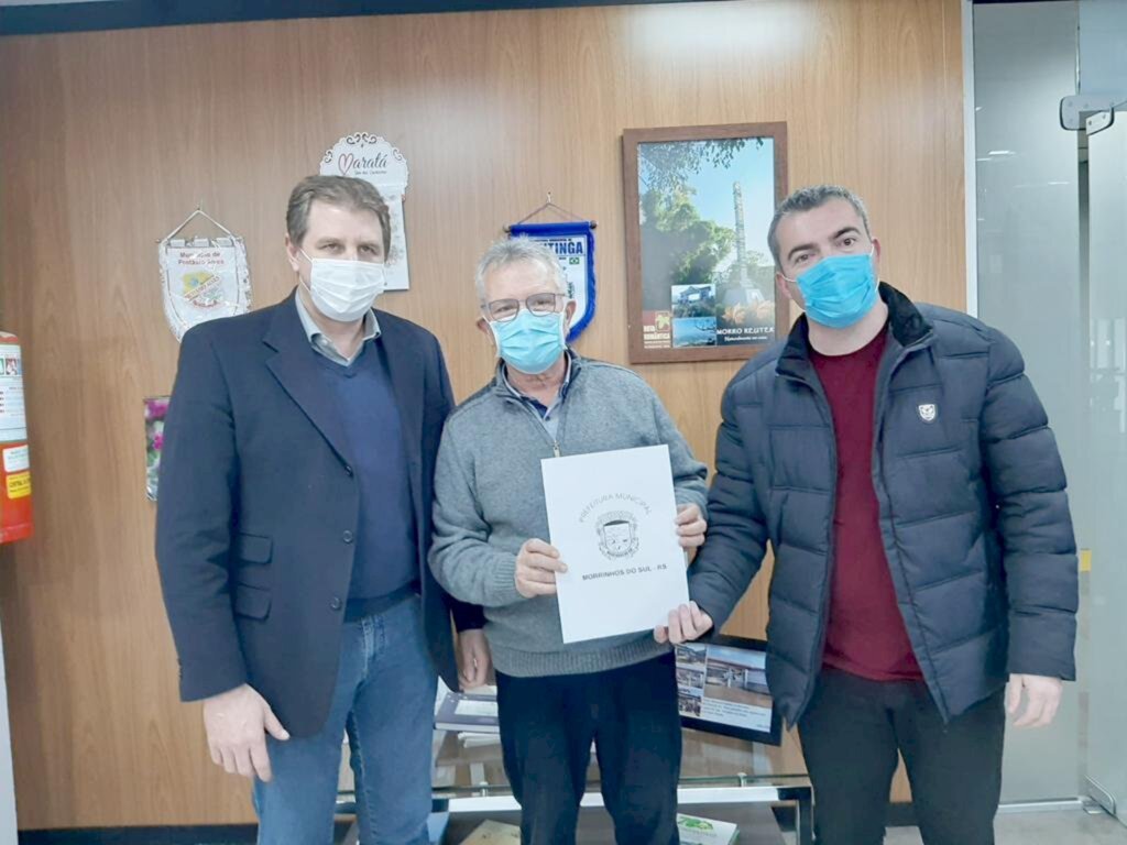 PREFEITO ENTREGA PROJETO DE PAVIMENTAÇÃO DA ESTRADA DO MORRO DO FORNO EM MORRINHOS DO SUL