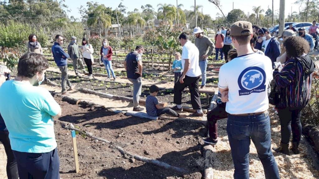 JOVENS DE SÃO JOÃO DO SUL PARTICIPAM DE OFICINA PRÁTICA SOBRE SISTEMAS AGROFLORESTAIS