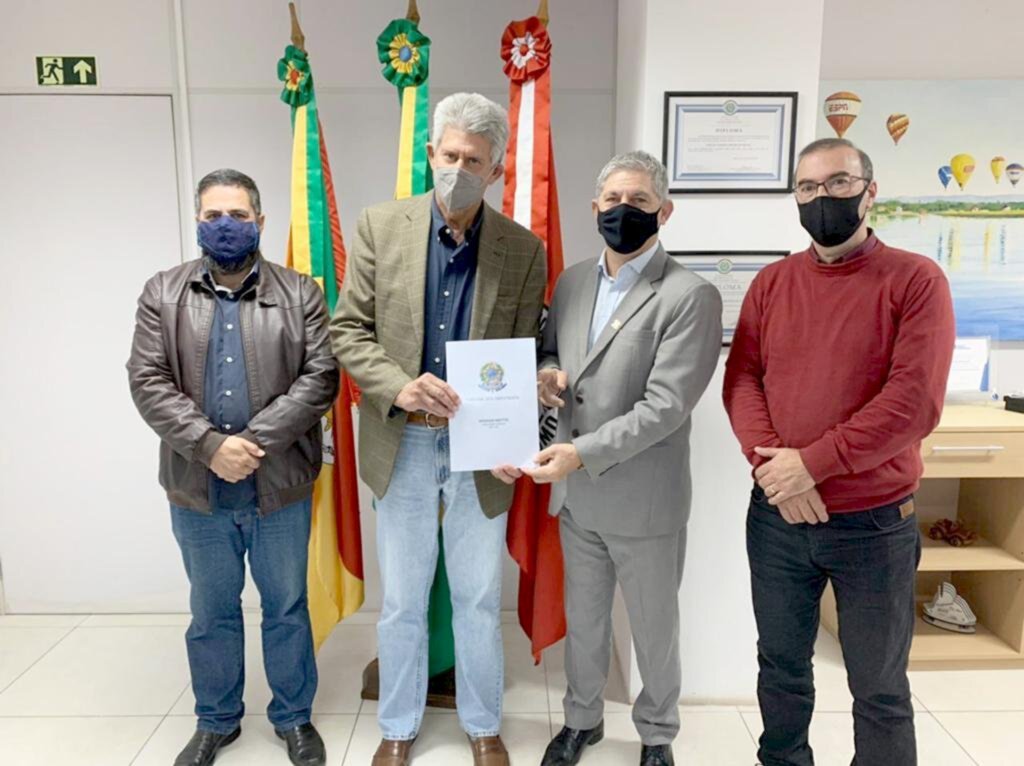 PREFEITO DE TORRES RECEBE  EMENDA PARLAMENTAR PARA ÁREA RURAL