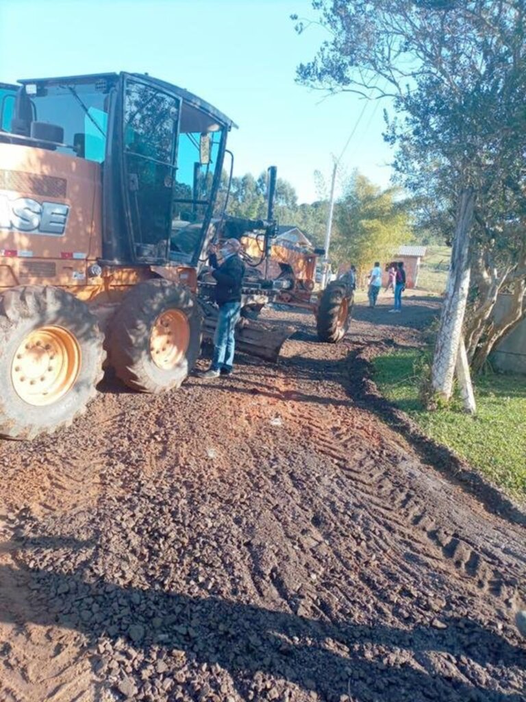 TORRES: TRAVESSIAS DA ESTRADA DO JACARÉ EM RECEBEM MELHORIAS
