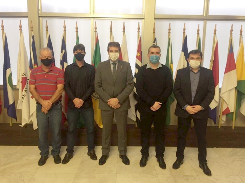 PREFEITO E EX-VEREADORES DE MORRINHOS DO SUL VIAJAM A PORTO ALEGRE EM  BUSCA DE RECURSOS