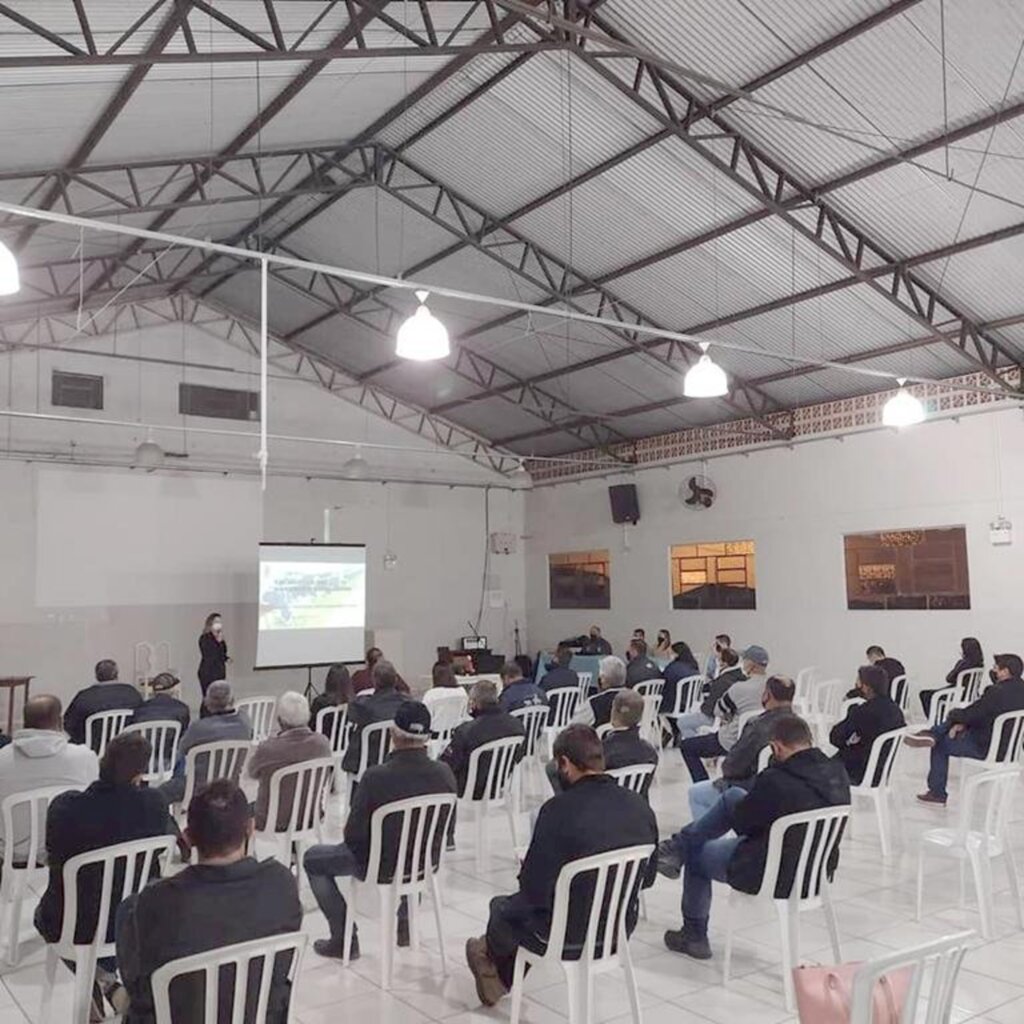 NOITE DE PALESTRA PARA PECUARISTAS EM SANTA ROSA DO SUL