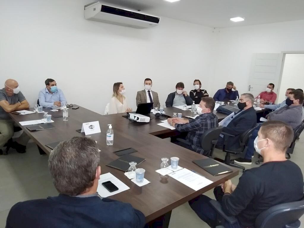 ASSEMBLEIA DA AMESC DEBATE  TEMAS REGIONAIS IMPORTANTES