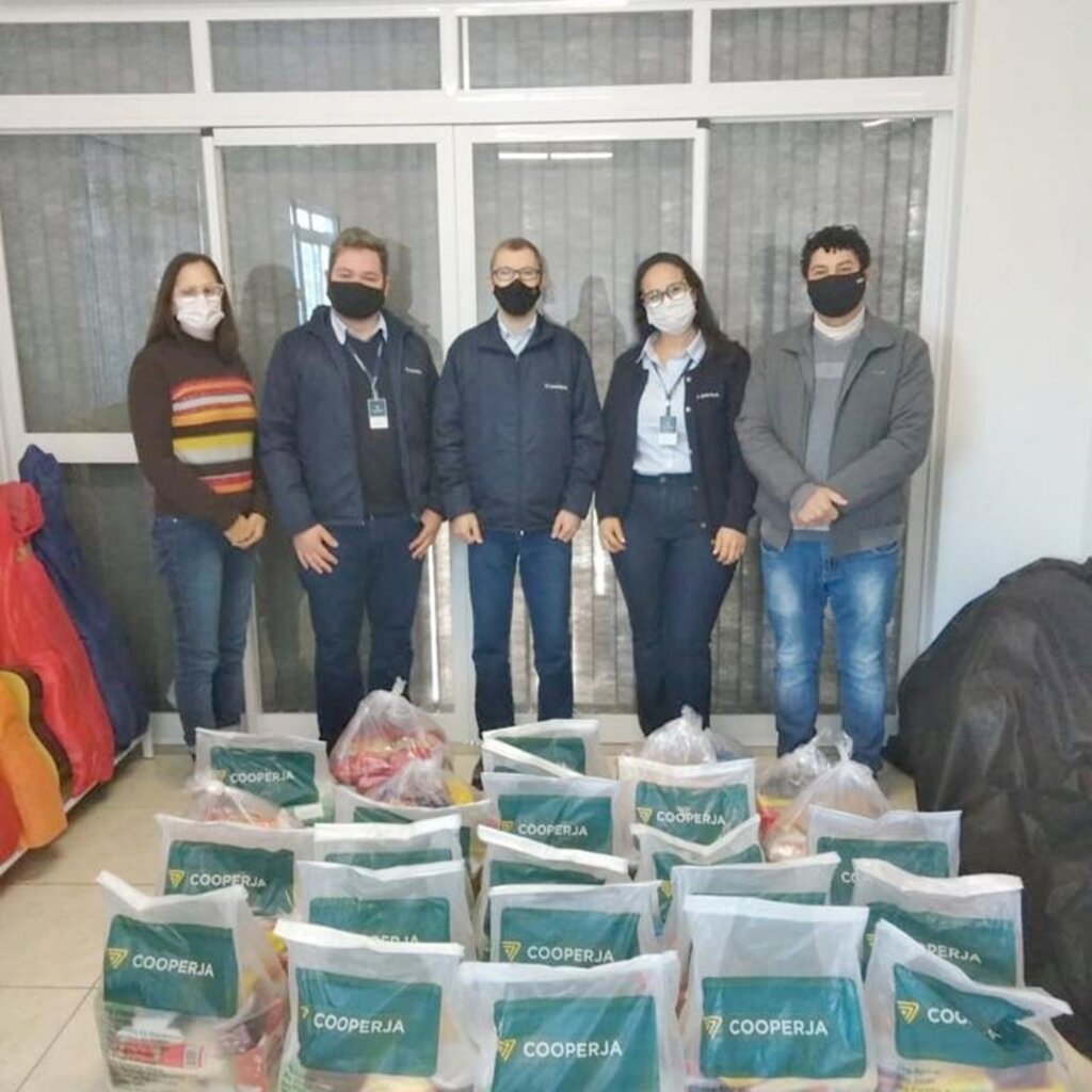 CRAS DE SANTA ROSA DO SUL RECEBE  DOAÇÃO DE ALIMENTOS E AGASALHOS