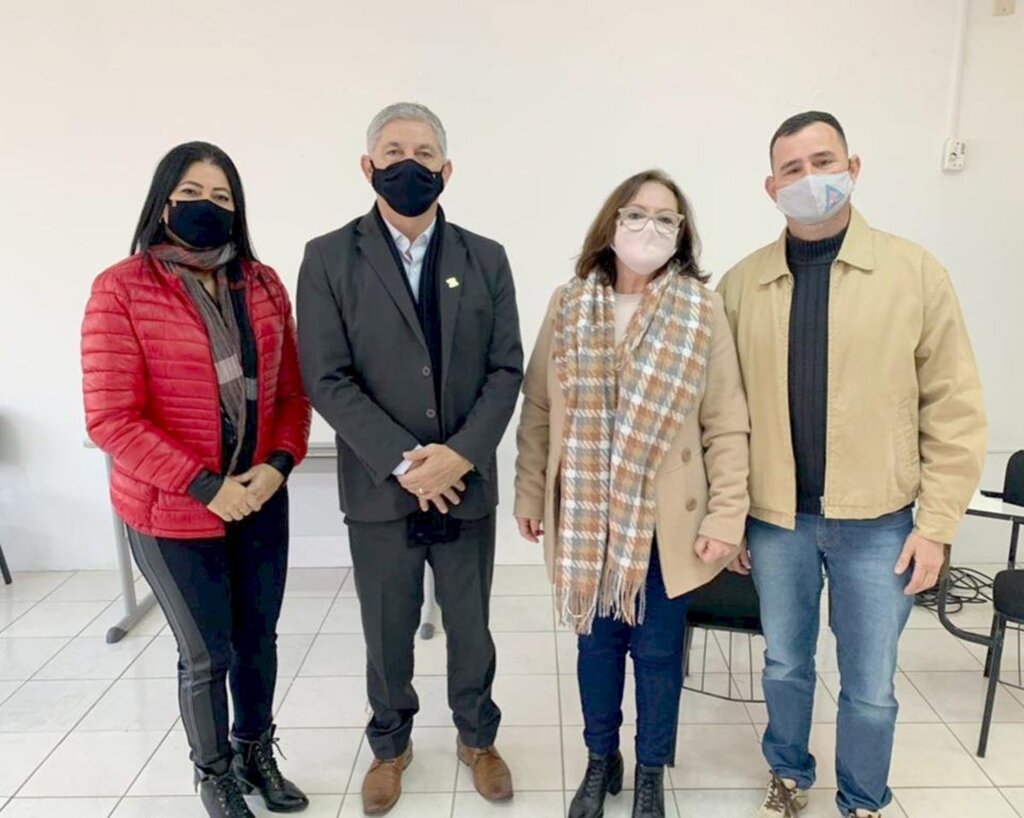 PREFEITURA DE TORRES CONCEDE 'PROMOÇÃO DE CLASSE' AOS PROFISSIONAIS  DA EDUCAÇÃO