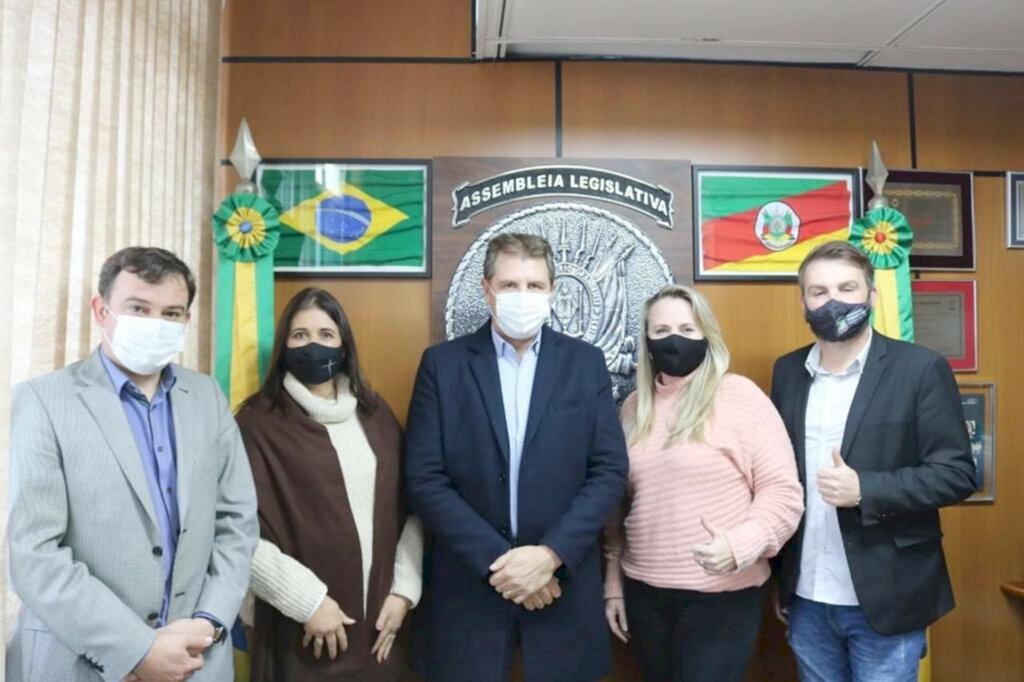MORRINHOS DO SUL: PREFEITA EM EXERCÍCIO  LEONI BUSCA RECURSOS PARA O TURISMO E SAÚDE
