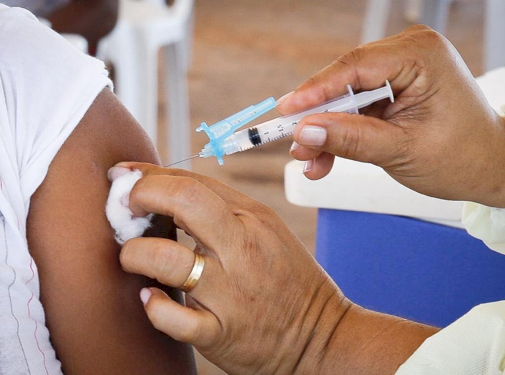 TORRES: MAIS DA METADE DA POPULAÇÃO  ACIMA DE 18 ANOS DO RS JÁ RECEBEU AO MENOS UMA DOSE DA VACINA