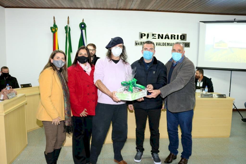 MORRINHOS DO SUL: MARCOS VENICIOS E RENATO BORGHETTI OFICIALIZAM PROJETO FÁBRICA DE GAITEIROS NO MUNICÍPIO
