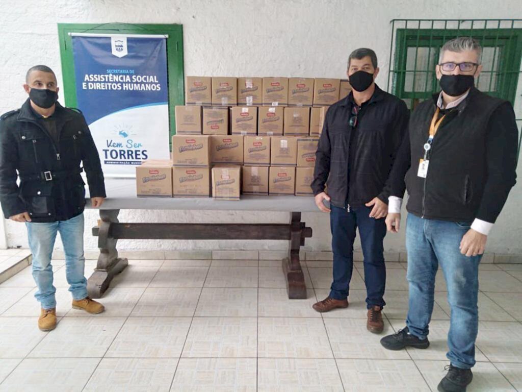 ASSISTÊNCIA SOCIAL DE TORRES  RECEBE DOAÇÃO DE BISCOITOS DO SESC