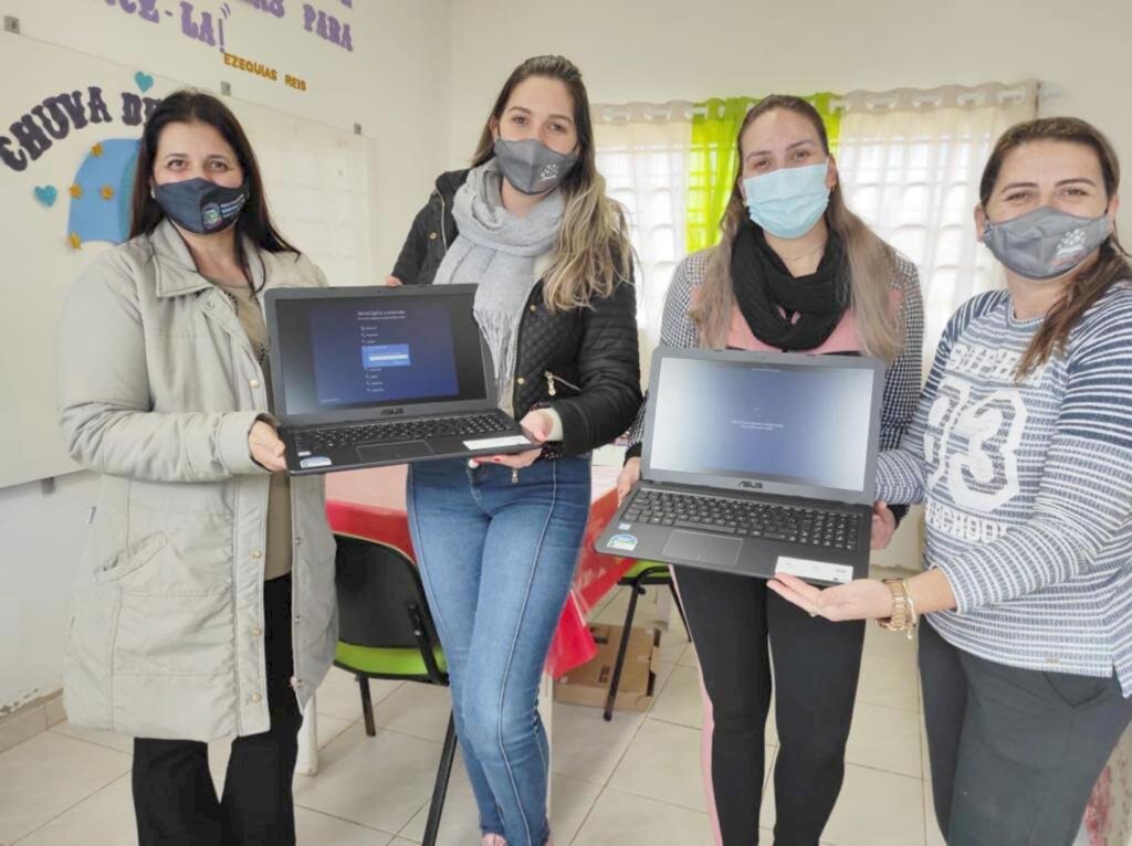 MORRINHOS DO SUL: SECRETARIA DE EDUCAÇÃO REALIZA ENTREGA DE  06 NOTEBOOKS PARA ESCOLAS