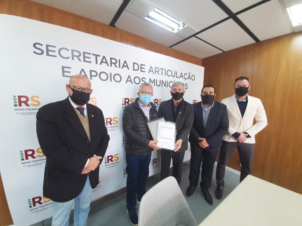 TORRES: PREFEITO CARLOS SOUZA  BUSCA RECURSOS PARA  PROJETOS DE PAVIMENTAÇÃO