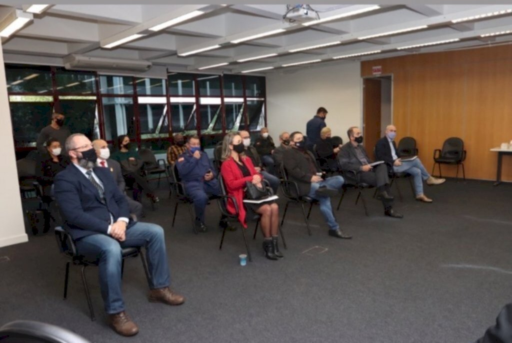 Divulgação/Sinpol/SC - Representantes das entidades da segurança reuniram-se com membros da Secretaria da Administração estadual nesta segunda (21)