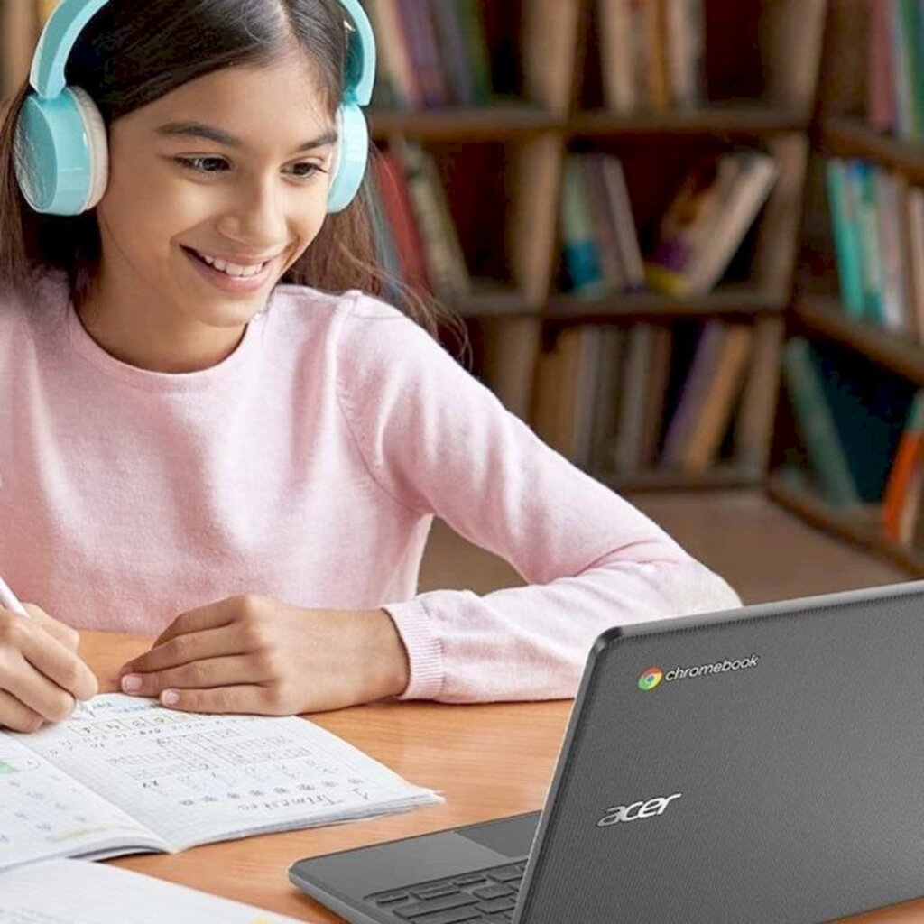 ESCOLAS MUNICIPAIS COMEÇAM A RECEBER NOTEBOOKS EM TORRES