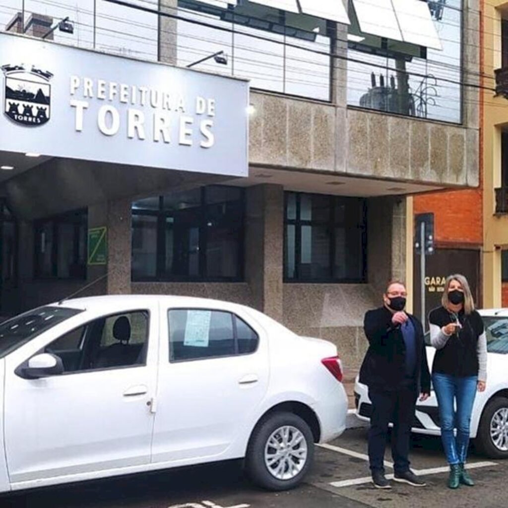 TORRES: SECRETARIA DE SAÚDE RECEBE DOIS CARROS E EQUIPAMENTOS DE  EMENDA PARLAMENTAR