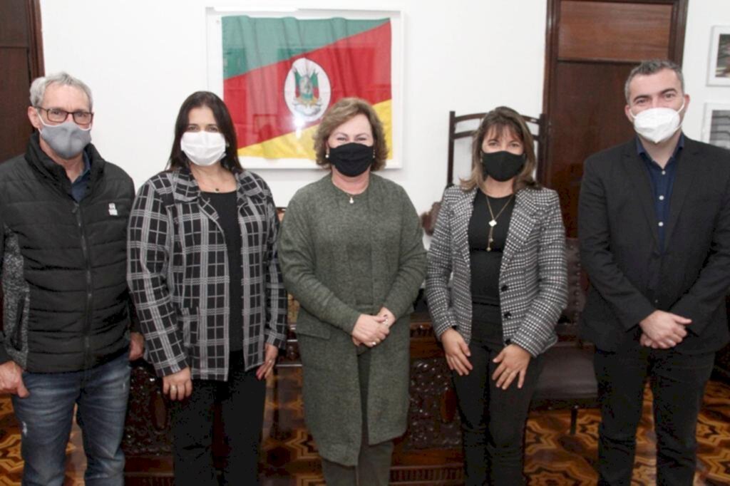 COMITIVA DE MORRINHOS DO SUL CUMPRE AGENDA EM PORTO ALEGRE