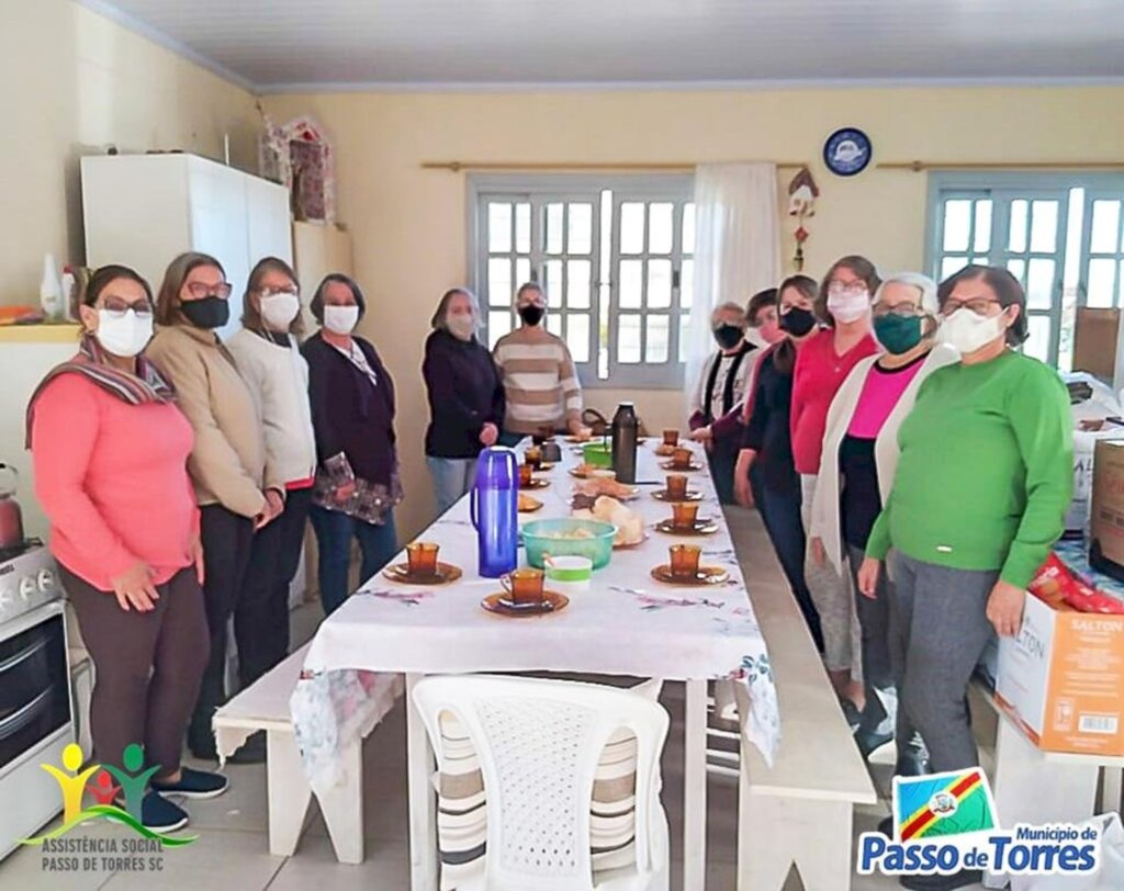 PASSO DE TORRES: CLUBE DE MÃES SANTA TEREZINHA RECEBE A VISITA DA 1ª DAMA MARTA E DA SECRETÁRIA ANA LÚCIA