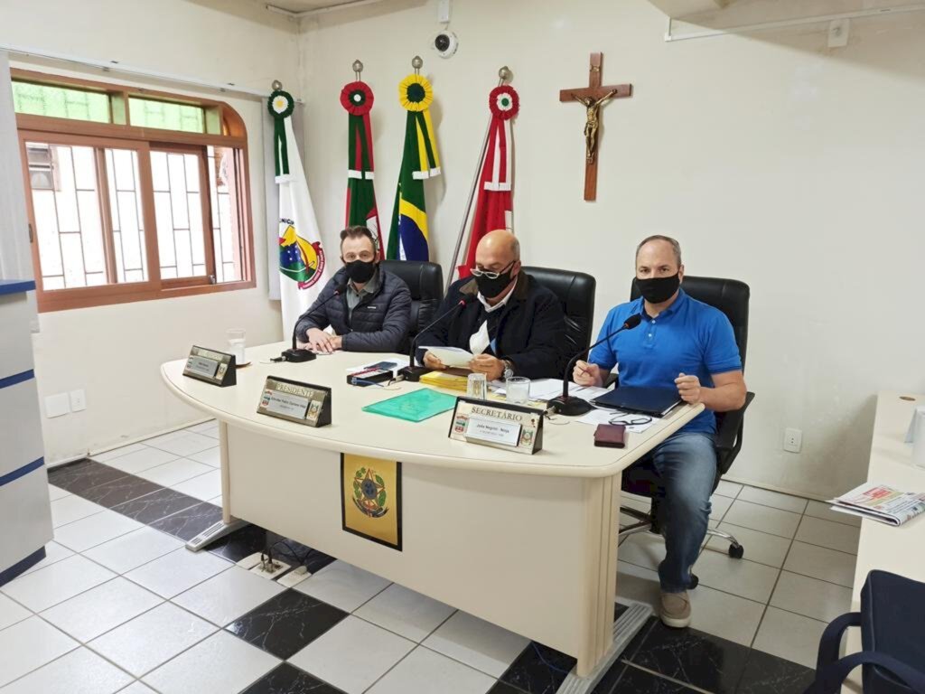 CÂMARA APROVA PROJETOS QUE AUTORIZAM A CONTRATAÇÃO DE SERVIDORES EM TORRES