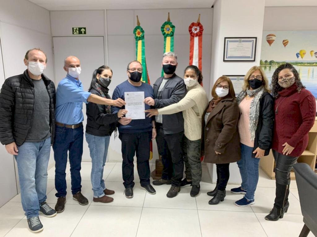 AMORETTI RECEBE EMENDAS PARA CONSELHO TUTELAR E CALÇAMENTO DE RUA NO BAIRRO STAN EM TORRES
