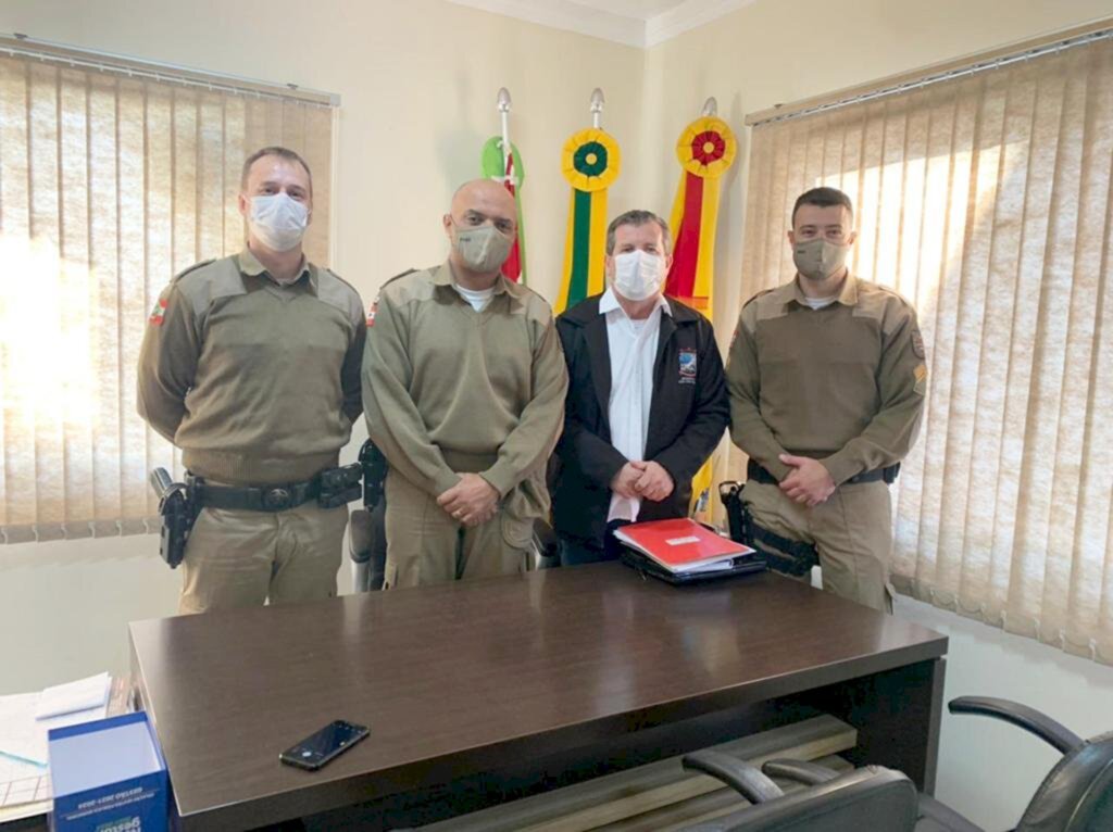 REUNIÃO FORTALECE  A SEGURANÇA PÚBLICA NO MUNICÍPIO DE SÃO JOÃO DO SUL
