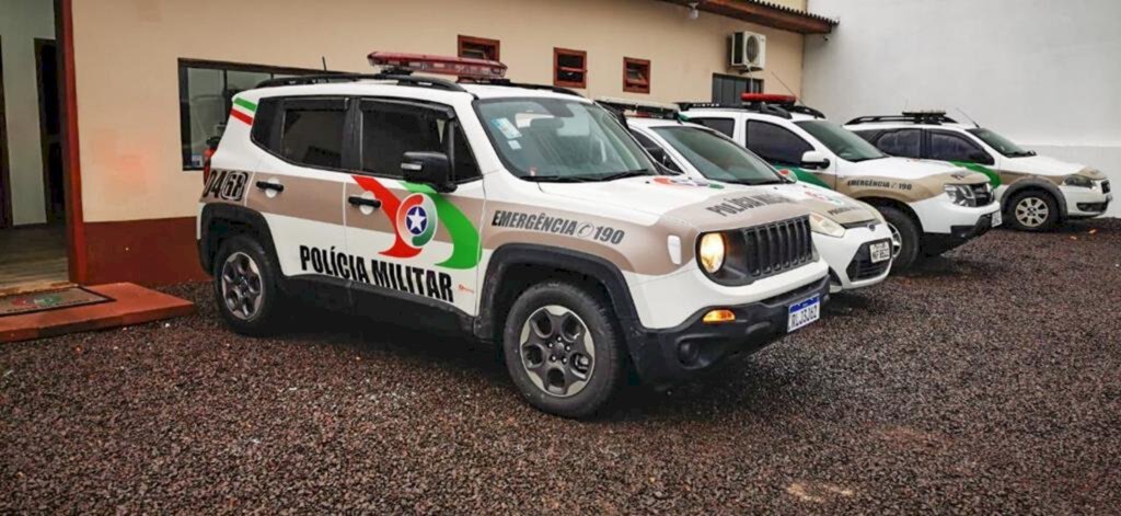 POLÍCIA MILITAR DE PASSO DE TORRES RECEBE NOVA VIATURA