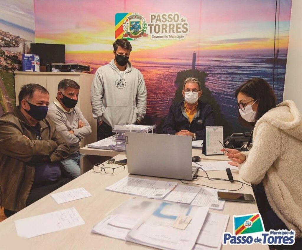 PROLONGAMENTO DOS MOLHES DA BARRA DE FORMA ECONOMICAMENTE  VIÁVEL É TEMA DE REUNIÃO EM PASSO DE TORRES