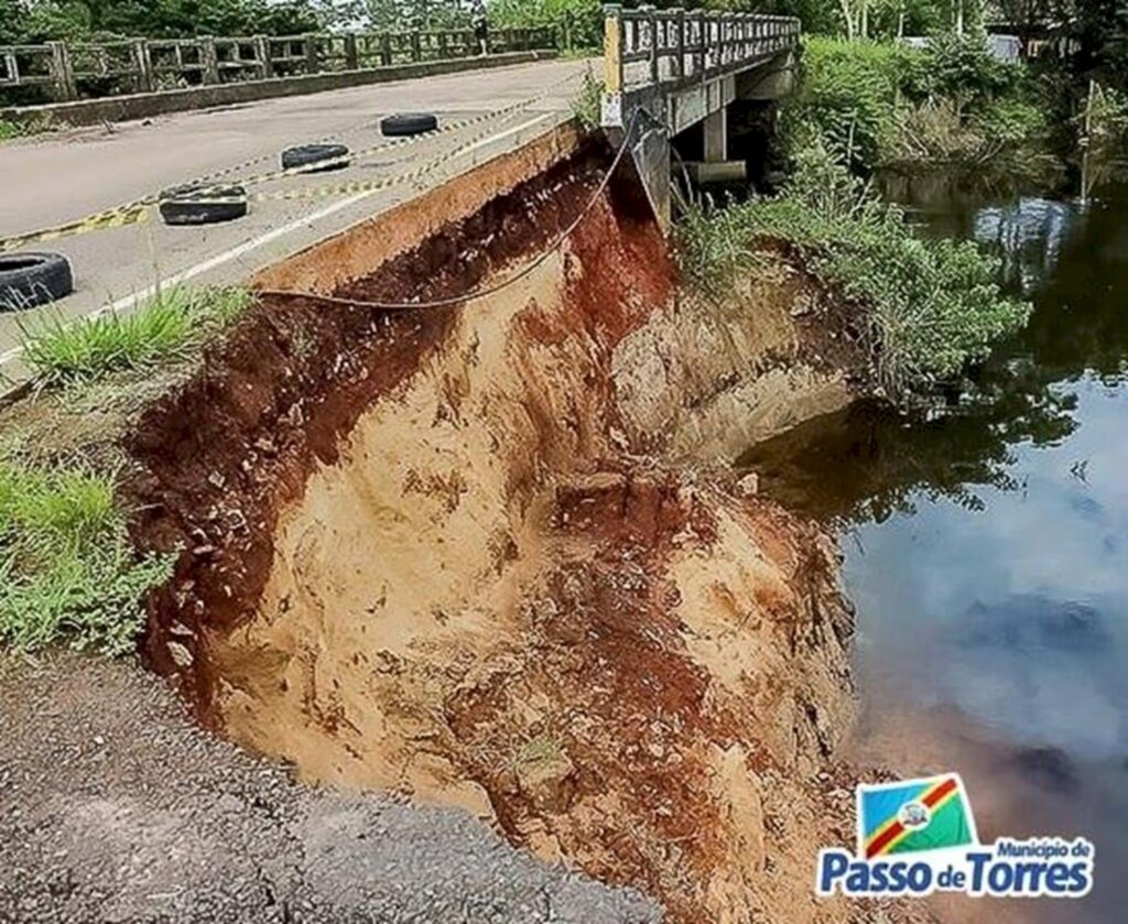 PREFEITO DE PASSO DE TORRES BUSCA RECURSOS  PARA RECONSTRUÇÃO DA PONTE  DE ACESSO AS PRAIAS