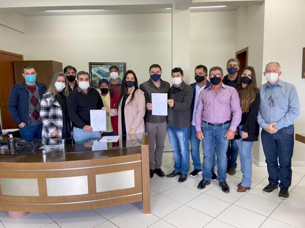 DEPUTADA GEOVANIA DE SÁ VISITA A REGIÃO  E DESTINA RECURSOS