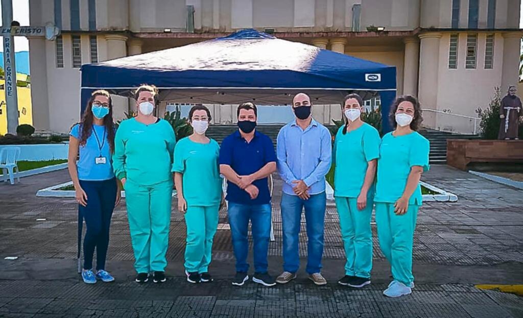 SECRETARIA DE SAÚDE DE PRAIA GRANDE REALIZA O PRIMEIRO DRIVE THRU DA VACINAÇÃO CONTRA A GRIPE