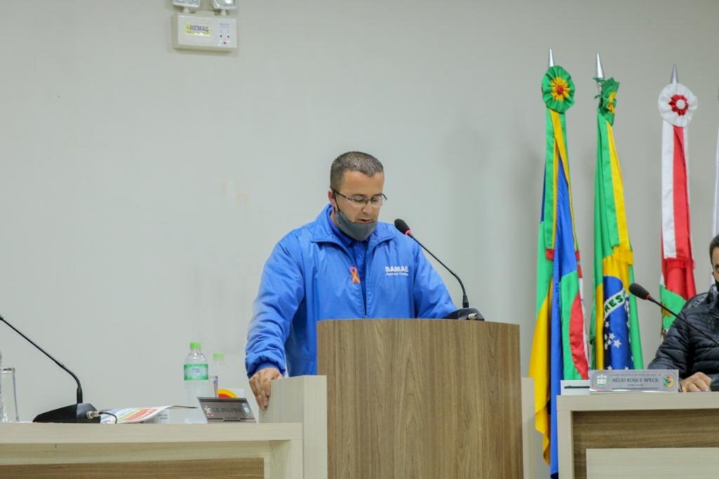 DIRETOR DO SAMAE ÁGUA DOS CANYONS FAZ EXPLANAÇÃO NA CÂMARA DE VEREADORES EM PRAIA GRANDE