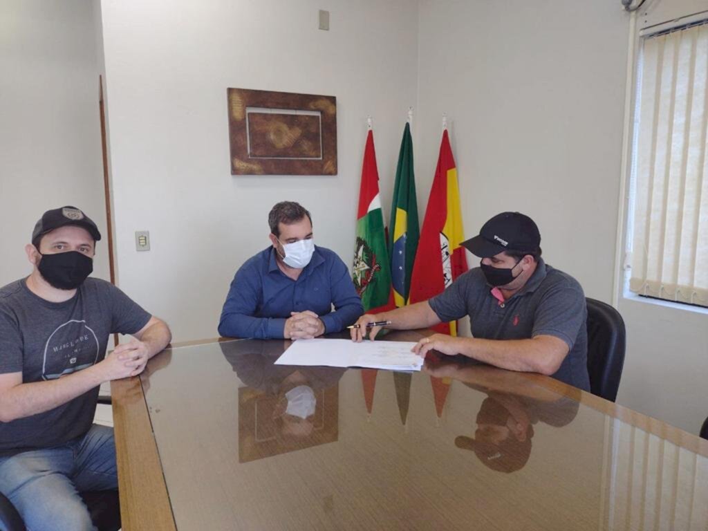 CONVÊNIO DÁ SUPORTE PARA  BANANICULTORES DO MUNICÍPIO DE SANTA ROSA DO SUL