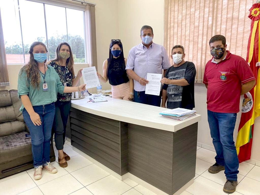 EMATER ENTREGA CONTRATO DE PRESTAÇÃO DE SERVIÇO EM MAMPITUBA