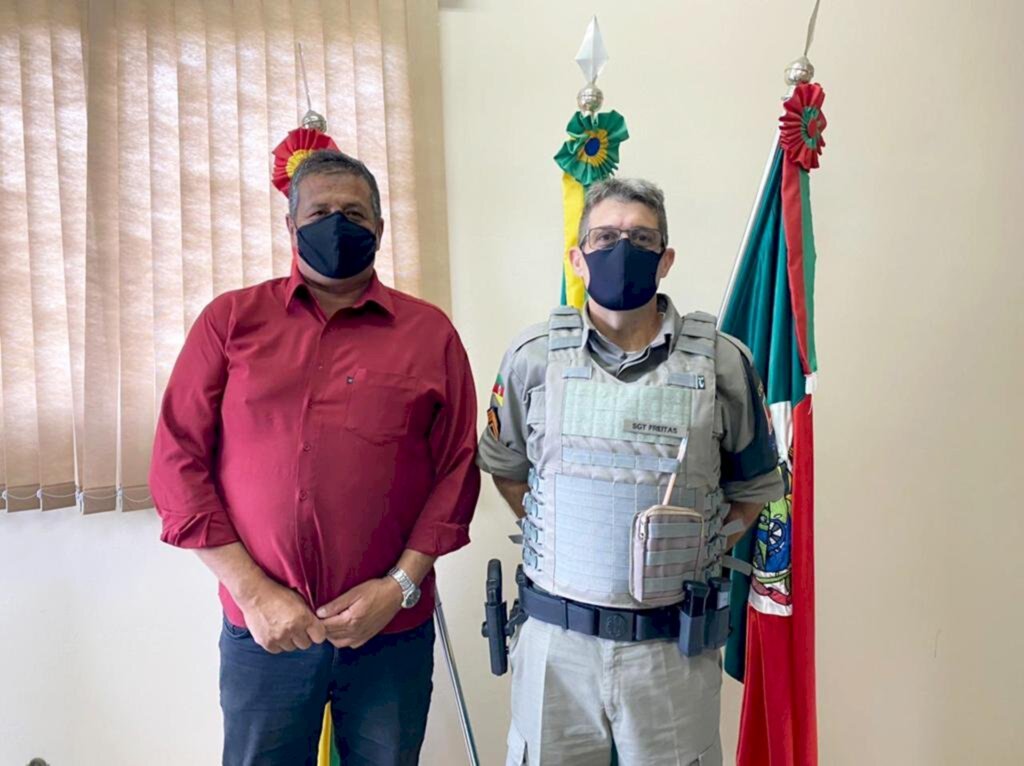 PEDRÃO RECEBE A VISITA DO NOVO COMANDANTE DO 4º CPM DE MAMPITUBA