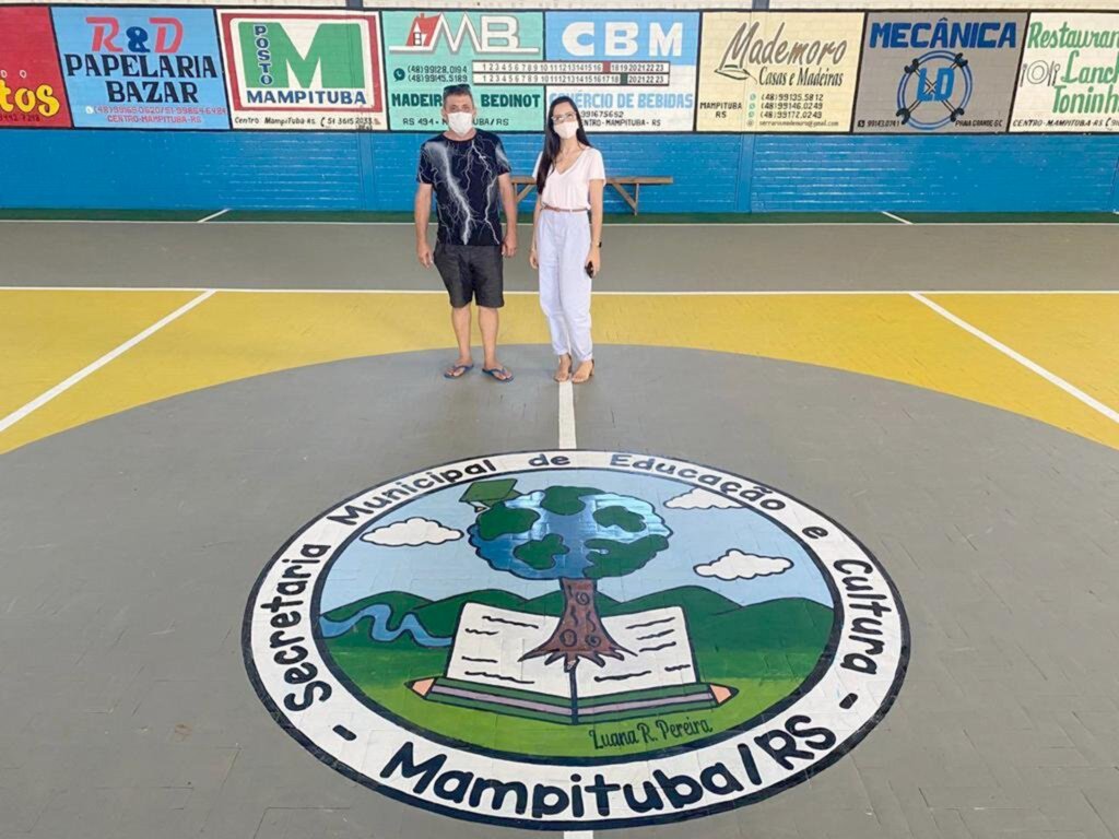SECRETÁRIOS APRESENTAM NOVA PINTURA E  MELHORIAS NO GINÁSIO MUNICIPAL EM MAMPITUBA