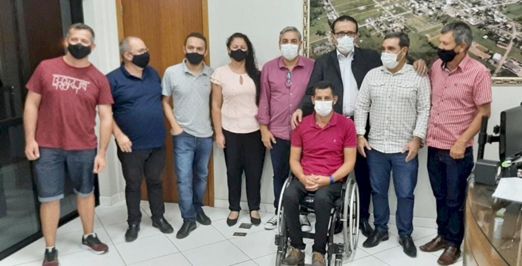 HÉLIO COSTA SE COMPROMETE COM RECURSOS PARA A REGIÃO