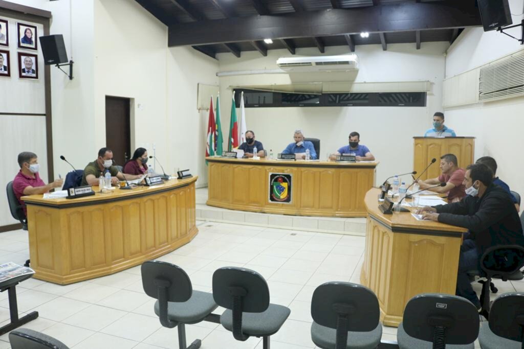 VEREADORES APROVAM PROJETOS  IMPORTANTES PARA O MUNICÍPIO DE MAMPITUBA