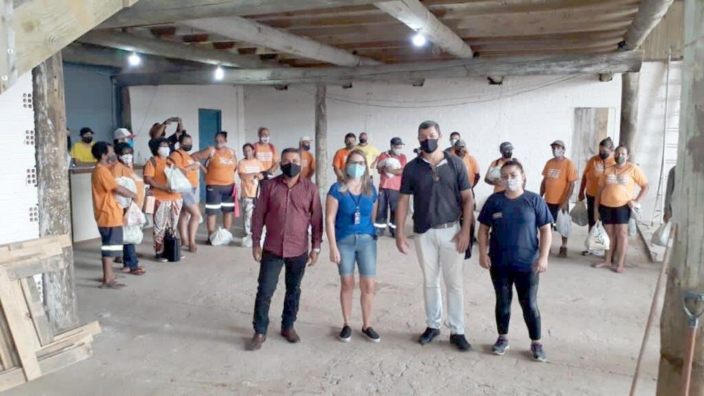 BENEFICIÁRIOS DO PROGRAMA FRENTES DE  TRABALHO RECEBEM KITS DE LIMPEZA E HIGIENE EM TORRES