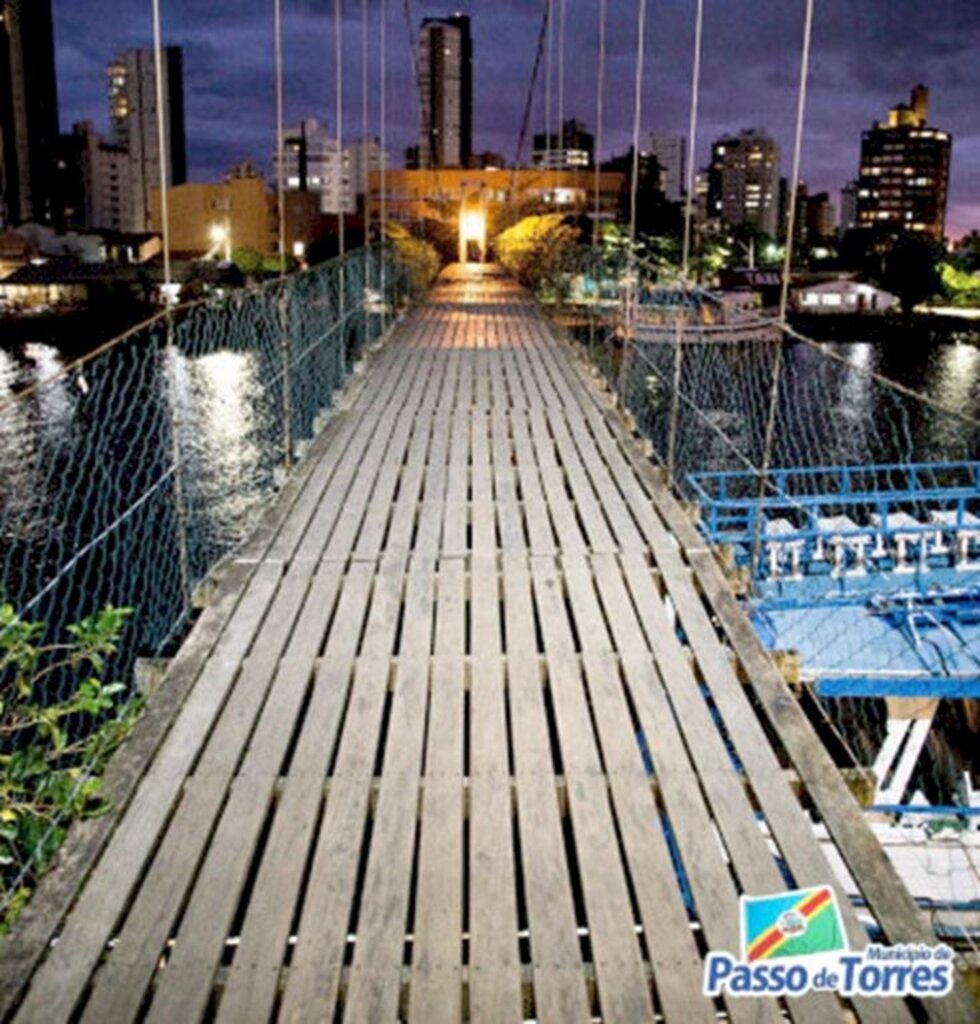 REPAROS E ILUMINAÇÃO DA PONTE  PÊNSIL SÃO REALIZADOS PELA SECRETARIA DE OBRAS DE PASSO DE TORRES