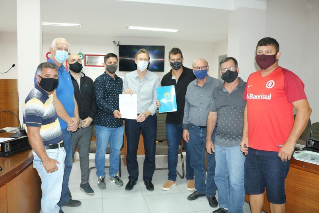 DEPUTADO ESTADUAL VOLNEI WEBER (MDB) VISITA A REGIÃO E DESTINA RECURSOS