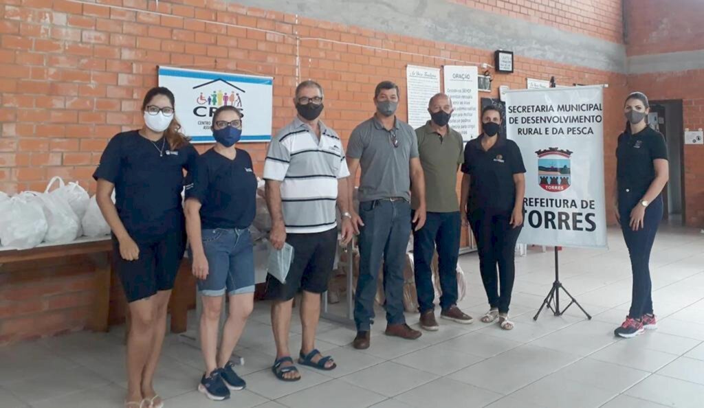 PREFEITURA DE TORRES ENTREGA  ATRAVÉS DO PAA CESTAS  BÁSICAS ÀS FAMÍLIAS CARENTES