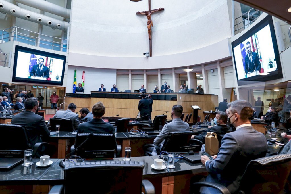 EM MENSAGEM ANUAL À ALESC, CARLOS MOISÉS DESTACA DESAFIOS DE 2020 E REFORÇA PARCERIA COM O LEGISLATIVO