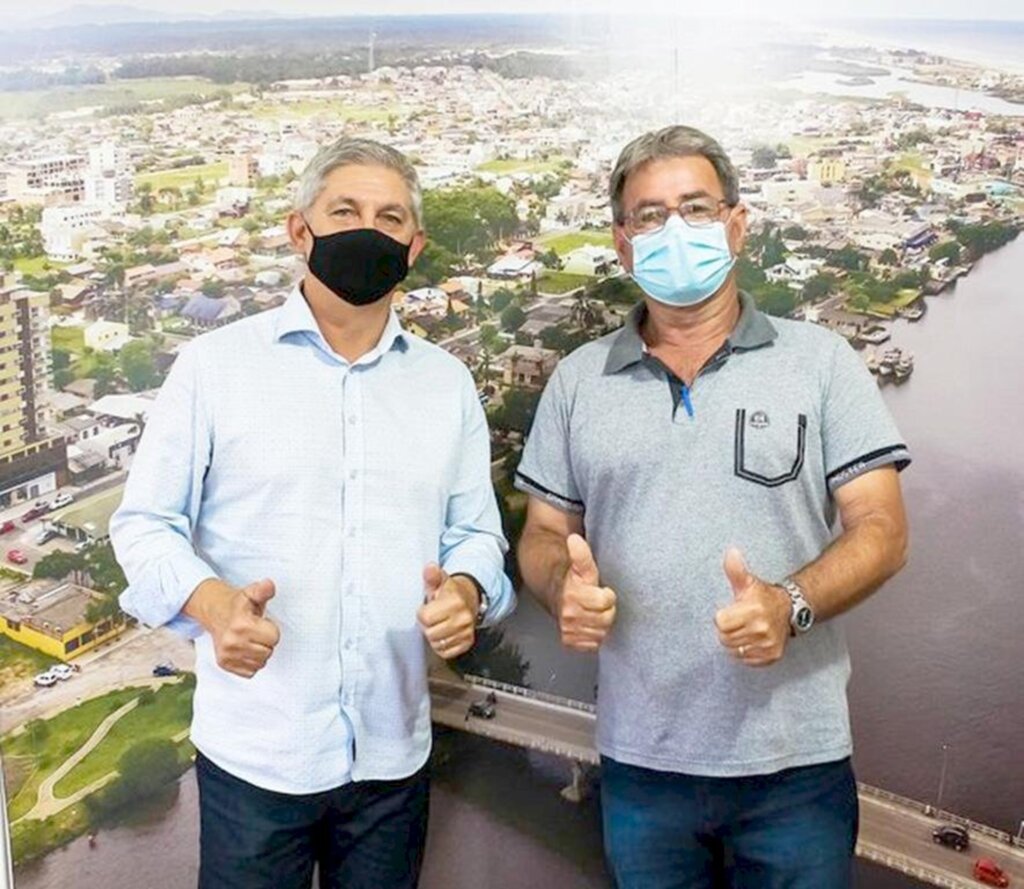 PREFEITO VALMIR RODRIGUES  RECEBE VISITA DO PREFEITO DE  TORRES CARLOS SOUZA