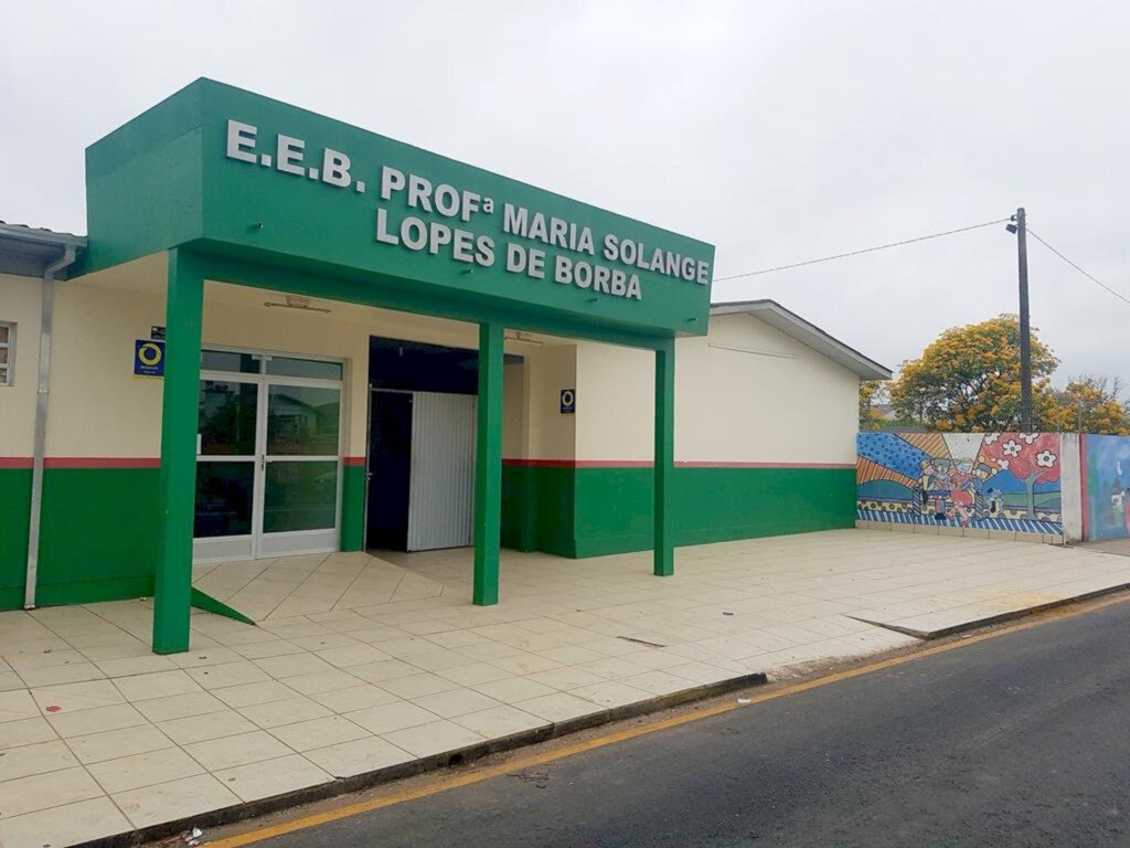 EEB MARIA SOLANGE LOPES DE BORBA ENTREGA  KITS DE ALIMENTAÇÃO ESCOLAR EM SÃO JOÃO DO SUL