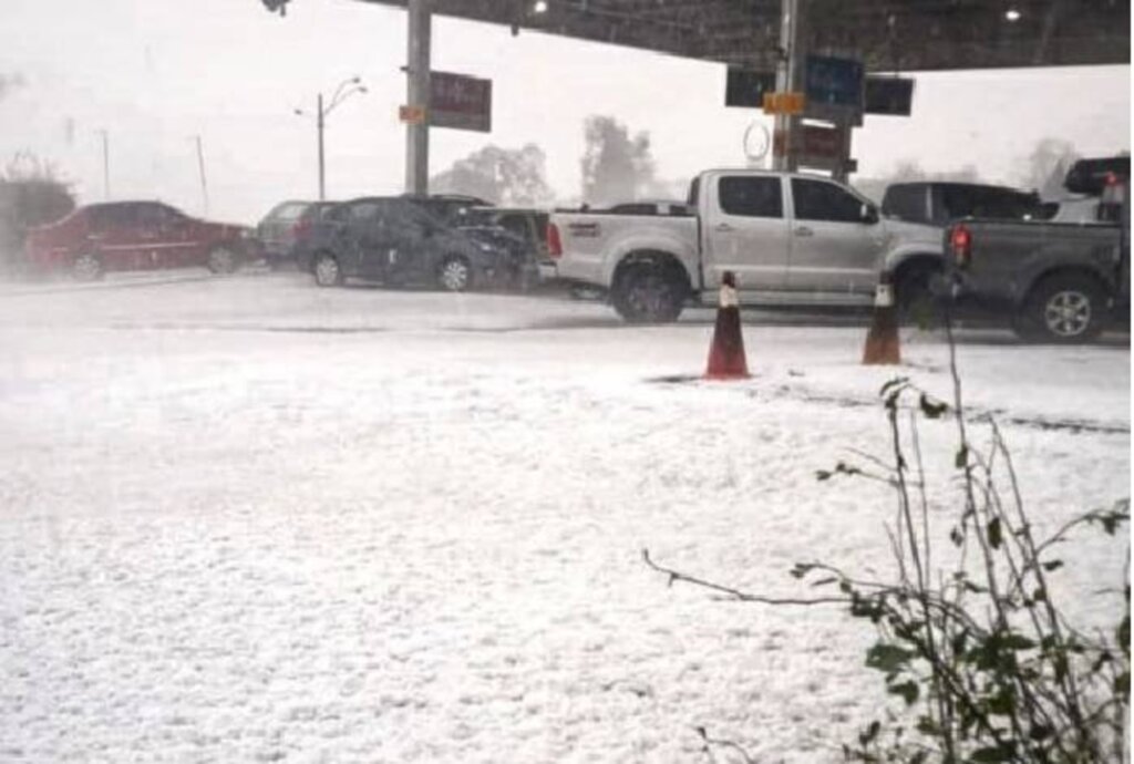 IMPRESSIONANTE TEMPESTADE DE GRANIZO EM SANTA CATARINA