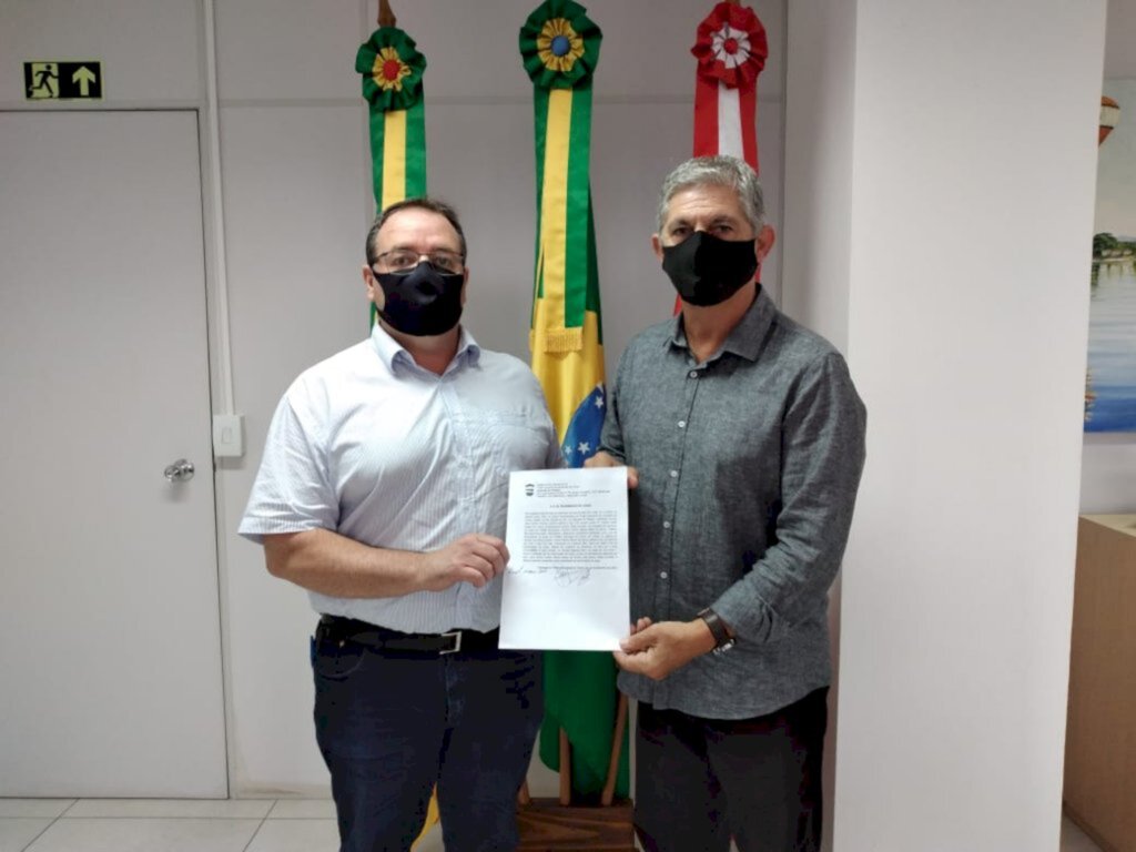 PREFEITO DE TORRES CARLOS SOUZA REASSUME APÓS LICENÇA SAÚDE