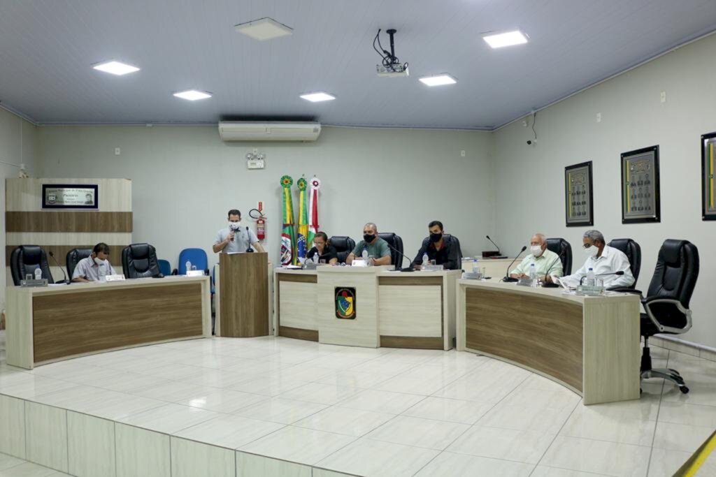VEREADORES DE PRAIA GRANDE APROVAM PROJETO QUE TRATA DO ORÇAMENTO DA PREFEITURA PARA 2021