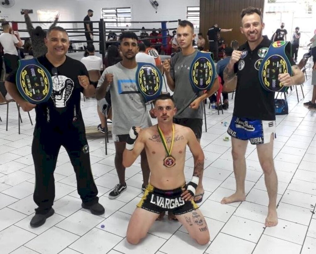 ATLETAS TORRENSES SAEM VITORIOSOS NO CAMPEONATO BRASILEIRO DE MUAY THAI