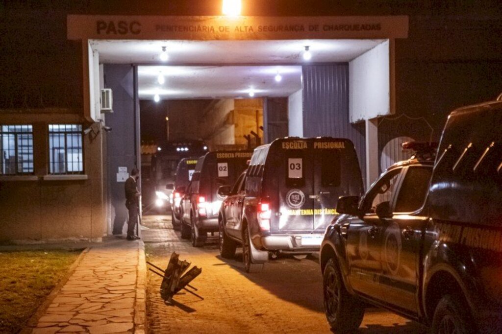 Gustavo Mansur / Palácio Piratini - No comboio, viaturas da Susepe, do 1º Bope da BM, da PRF, da Polícia Civil, da PF e uma ambulância do CBMRS